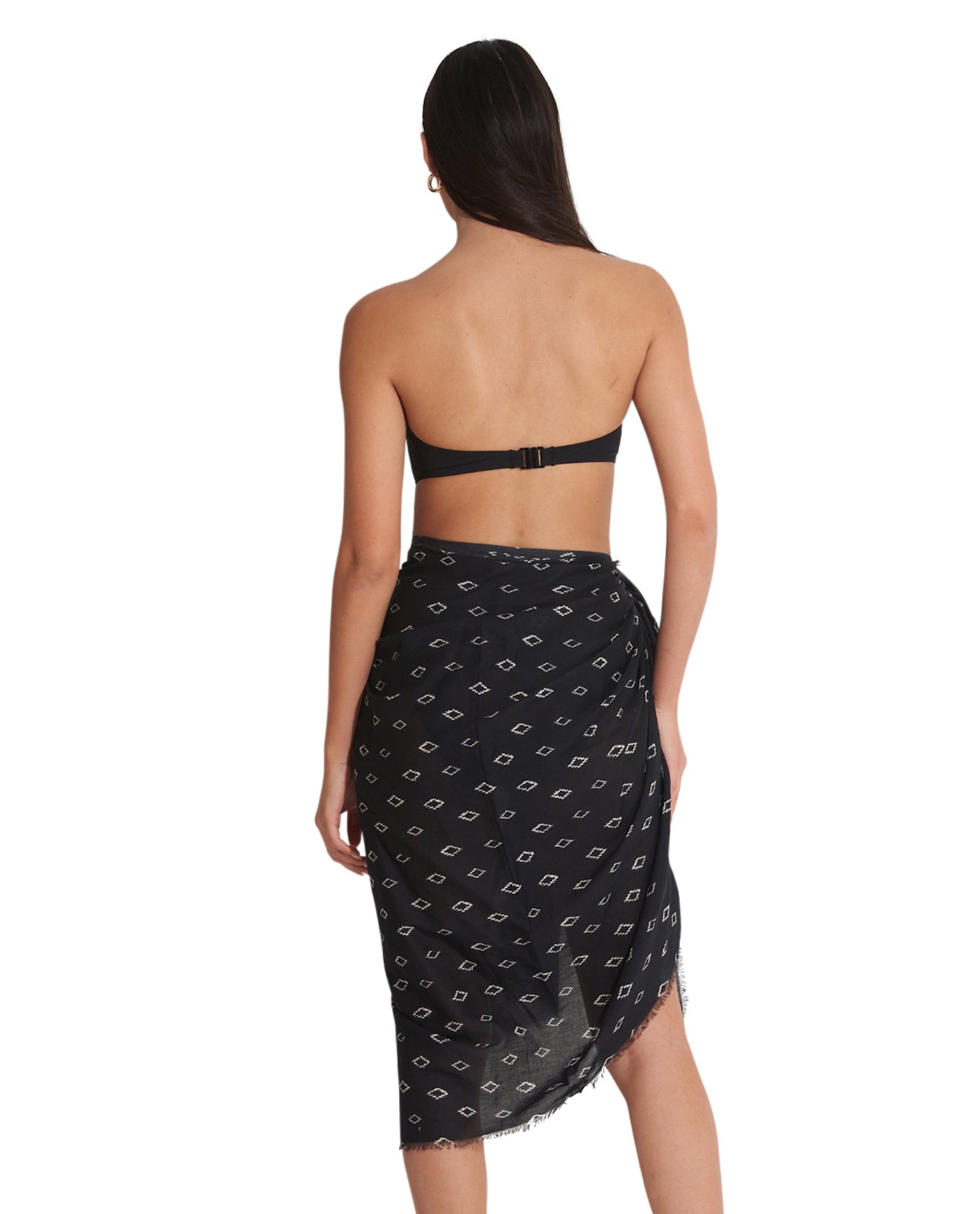 Back View Of Gottex Beach Life Cover Up Sarong Wrap Skirt | GOTTEX BEACH LIFE MAYA BLACK AND CREAM